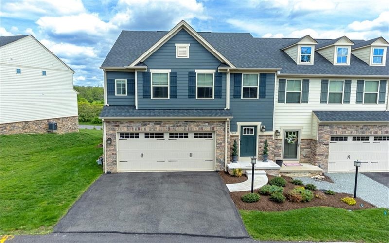 7005 Augusta Ln, Jeannette, 15644, 3 Bedrooms Bedrooms, 10 Rooms Rooms,2.1 BathroomsBathrooms,Residential,For Sale,Augusta Ln,1699881