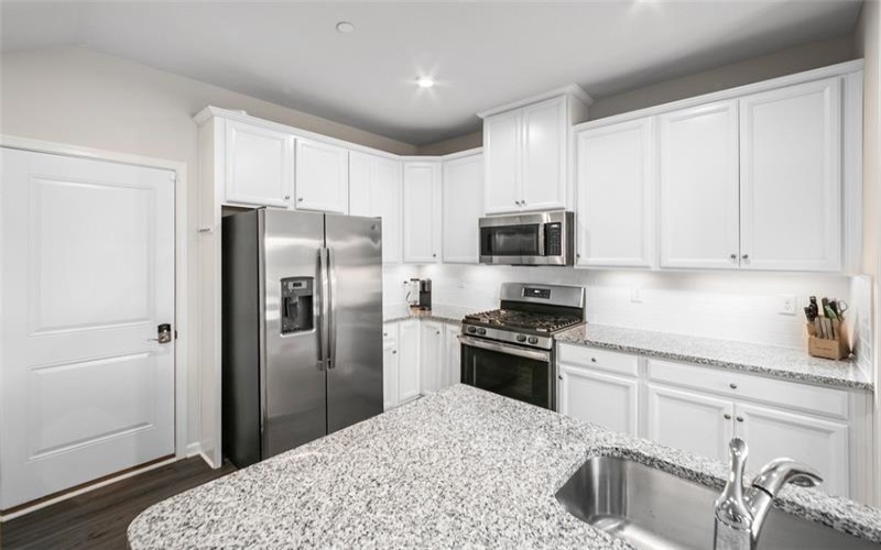7005 Augusta Ln, Jeannette, 15644, 3 Bedrooms Bedrooms, 10 Rooms Rooms,2.1 BathroomsBathrooms,Residential,For Sale,Augusta Ln,1699881
