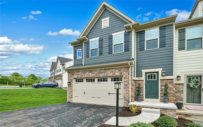 7005 Augusta Ln, Jeannette, 15644, 3 Bedrooms Bedrooms, 10 Rooms Rooms,2.1 BathroomsBathrooms,Residential,For Sale,Augusta Ln,1699881