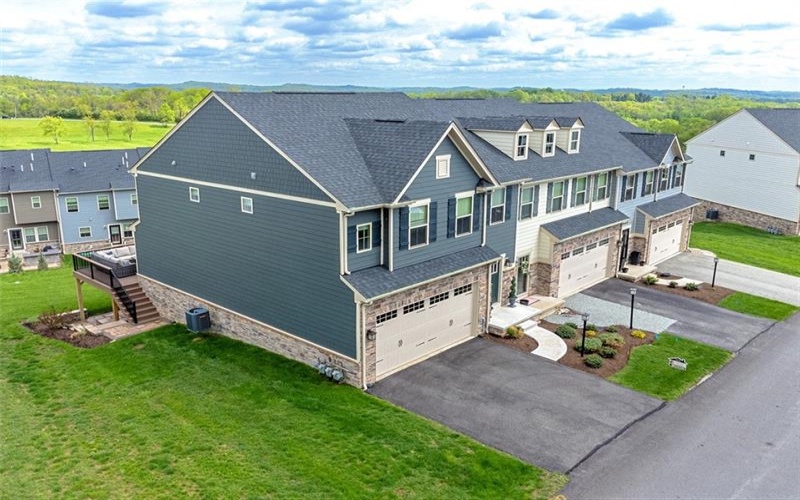 7005 Augusta Ln, Jeannette, 15644, 3 Bedrooms Bedrooms, 10 Rooms Rooms,2.1 BathroomsBathrooms,Residential,For Sale,Augusta Ln,1699881