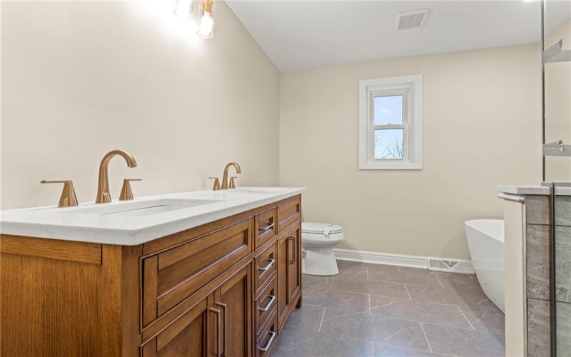 120 Candlelite Dr, McMurray, 15317, 4 Bedrooms Bedrooms, 11 Rooms Rooms,3.1 BathroomsBathrooms,Residential,For Sale,Candlelite Dr,1700015