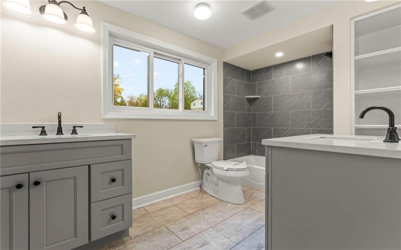 120 Candlelite Dr, McMurray, 15317, 4 Bedrooms Bedrooms, 11 Rooms Rooms,3.1 BathroomsBathrooms,Residential,For Sale,Candlelite Dr,1700015