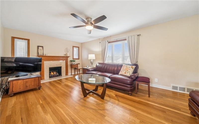 259 Bethel Rd, Irwin, 15642, 2 Bedrooms Bedrooms, 6 Rooms Rooms,2 BathroomsBathrooms,Residential,For Sale,Bethel Rd,1699657