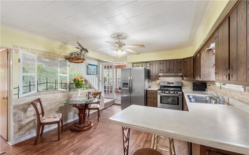 10 Cross Street, New Salem, 15468, 3 Bedrooms Bedrooms, 9 Rooms Rooms,2.1 BathroomsBathrooms,Residential,For Sale,Cross Street,1699990