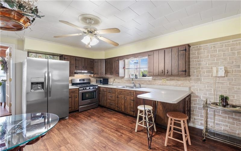 10 Cross Street, New Salem, 15468, 3 Bedrooms Bedrooms, 9 Rooms Rooms,2.1 BathroomsBathrooms,Residential,For Sale,Cross Street,1699990