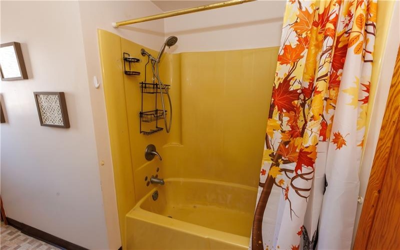 813 Green St, California, 15419, 4 Bedrooms Bedrooms, 12 Rooms Rooms,1.2 BathroomsBathrooms,Residential,For Sale,Green St,1700086