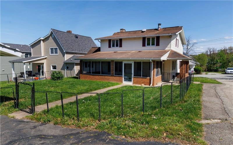 813 Green St, California, 15419, 4 Bedrooms Bedrooms, 12 Rooms Rooms,1.2 BathroomsBathrooms,Residential,For Sale,Green St,1700086