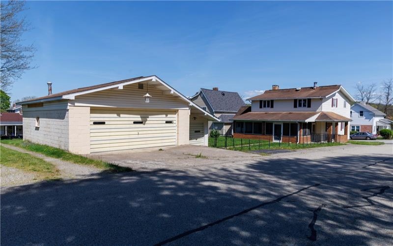 813 Green St, California, 15419, 4 Bedrooms Bedrooms, 12 Rooms Rooms,1.2 BathroomsBathrooms,Residential,For Sale,Green St,1700086