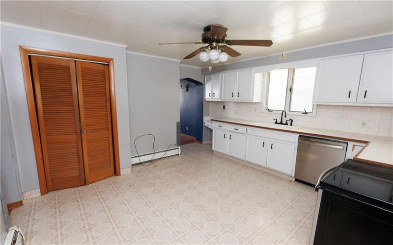 813 Green St, California, 15419, 4 Bedrooms Bedrooms, 12 Rooms Rooms,1.2 BathroomsBathrooms,Residential,For Sale,Green St,1700086