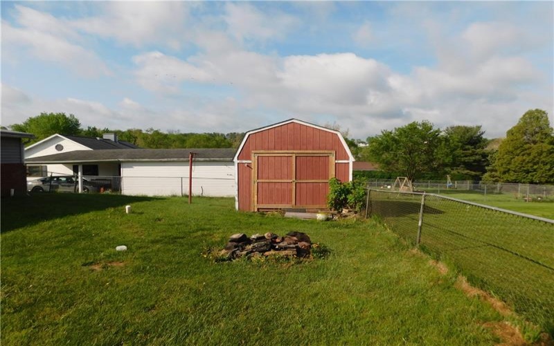 140 Center Avenue, Uniontown, 15401, 3 Bedrooms Bedrooms, ,1.1 BathroomsBathrooms,Residential,For Sale,Center Avenue,1700114