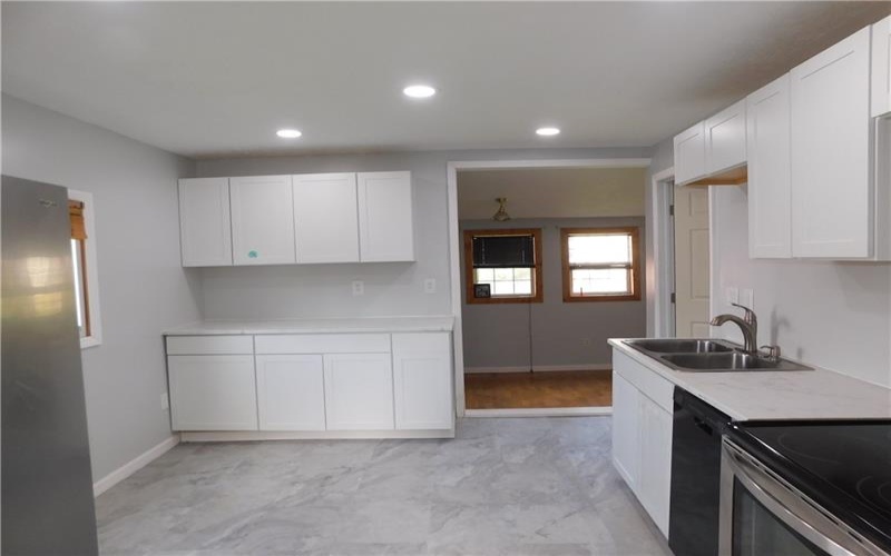 140 Center Avenue, Uniontown, 15401, 3 Bedrooms Bedrooms, ,1.1 BathroomsBathrooms,Residential,For Sale,Center Avenue,1700114