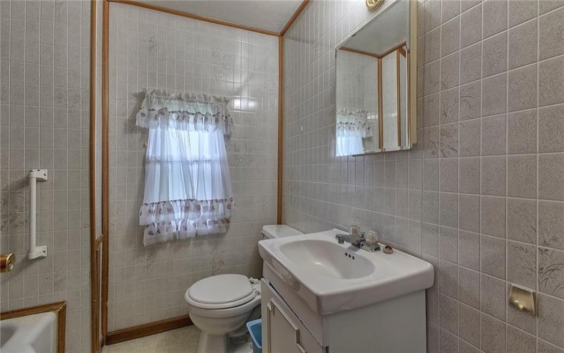 90 Glenview Ave, Greensburg, 15601, 2 Bedrooms Bedrooms, 8 Rooms Rooms,1 BathroomBathrooms,Residential,For Sale,Glenview Ave,1700139