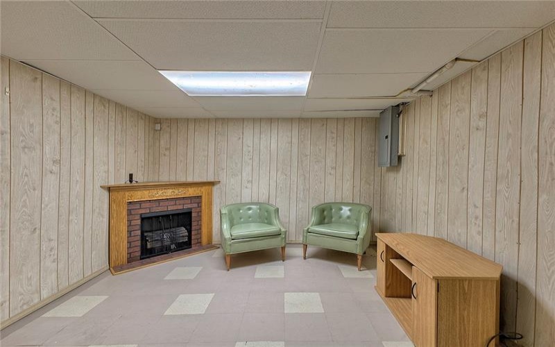 90 Glenview Ave, Greensburg, 15601, 2 Bedrooms Bedrooms, 8 Rooms Rooms,1 BathroomBathrooms,Residential,For Sale,Glenview Ave,1700139