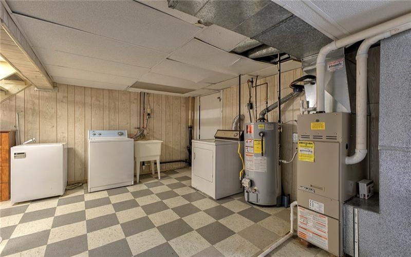 90 Glenview Ave, Greensburg, 15601, 2 Bedrooms Bedrooms, 8 Rooms Rooms,1 BathroomBathrooms,Residential,For Sale,Glenview Ave,1700139