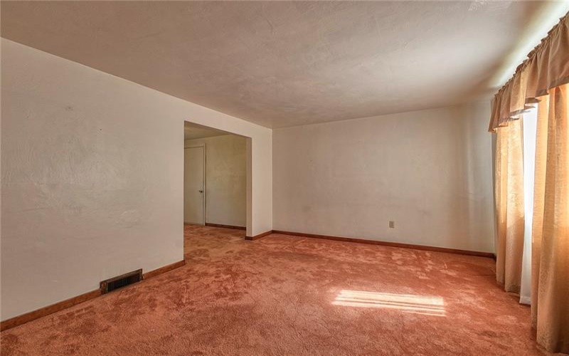 90 Glenview Ave, Greensburg, 15601, 2 Bedrooms Bedrooms, 8 Rooms Rooms,1 BathroomBathrooms,Residential,For Sale,Glenview Ave,1700139