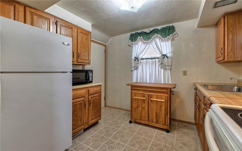 90 Glenview Ave, Greensburg, 15601, 2 Bedrooms Bedrooms, 8 Rooms Rooms,1 BathroomBathrooms,Residential,For Sale,Glenview Ave,1700139