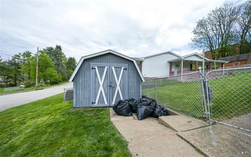 1104 Bennett Ave, Jeannette, 15644, 3 Bedrooms Bedrooms, ,1.1 BathroomsBathrooms,Residential,For Sale,Bennett Ave,1700153