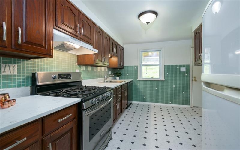 1104 Bennett Ave, Jeannette, 15644, 3 Bedrooms Bedrooms, ,1.1 BathroomsBathrooms,Residential,For Sale,Bennett Ave,1700153
