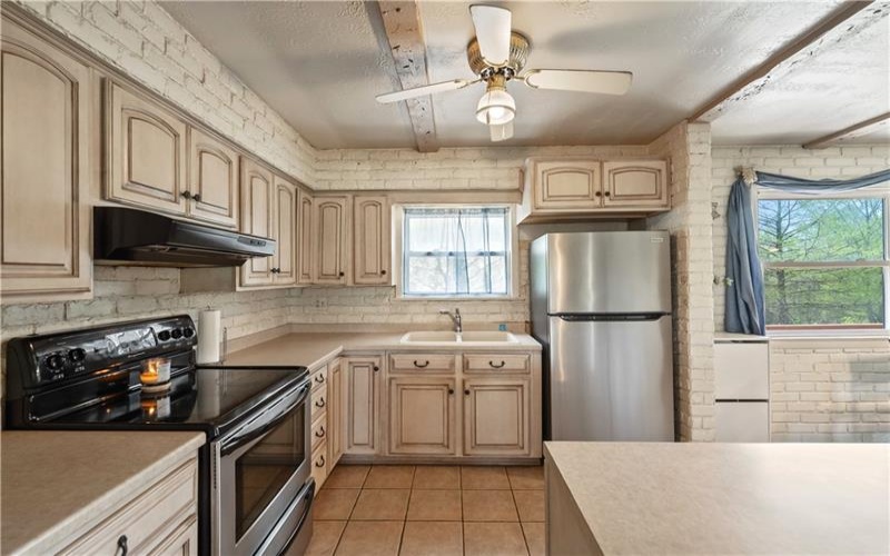 611 Cedar Grove Rd, Burgettstown, 15021, 4 Bedrooms Bedrooms, 10 Rooms Rooms,1.1 BathroomsBathrooms,Residential,For Sale,Cedar Grove Rd,1700171