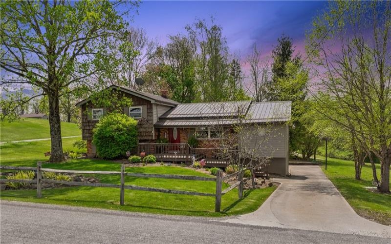 611 Cedar Grove Rd, Burgettstown, 15021, 4 Bedrooms Bedrooms, 10 Rooms Rooms,1.1 BathroomsBathrooms,Residential,For Sale,Cedar Grove Rd,1700171
