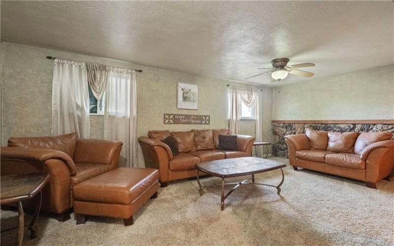 611 Cedar Grove Rd, Burgettstown, 15021, 4 Bedrooms Bedrooms, 10 Rooms Rooms,1.1 BathroomsBathrooms,Residential,For Sale,Cedar Grove Rd,1700171