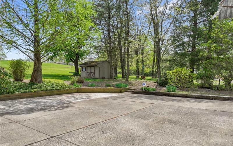 611 Cedar Grove Rd, Burgettstown, 15021, 4 Bedrooms Bedrooms, 10 Rooms Rooms,1.1 BathroomsBathrooms,Residential,For Sale,Cedar Grove Rd,1700171