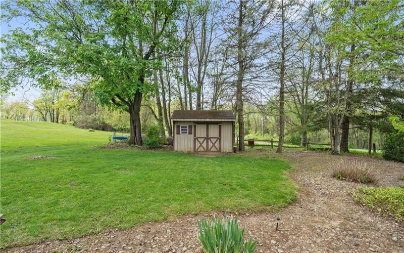 611 Cedar Grove Rd, Burgettstown, 15021, 4 Bedrooms Bedrooms, 10 Rooms Rooms,1.1 BathroomsBathrooms,Residential,For Sale,Cedar Grove Rd,1700171