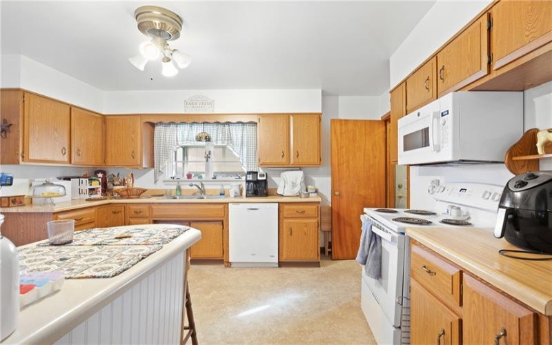 726 Stoystown Rd, Somerset, 15501, 3 Bedrooms Bedrooms, ,1 BathroomBathrooms,Residential,For Sale,Stoystown Rd,1683732