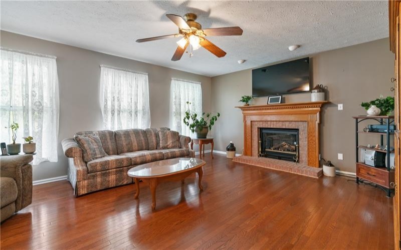 348 Treetop Dr, Canonsburg, 15317, 3 Bedrooms Bedrooms, 9 Rooms Rooms,2.1 BathroomsBathrooms,Residential,For Sale,Treetop Dr,1699877