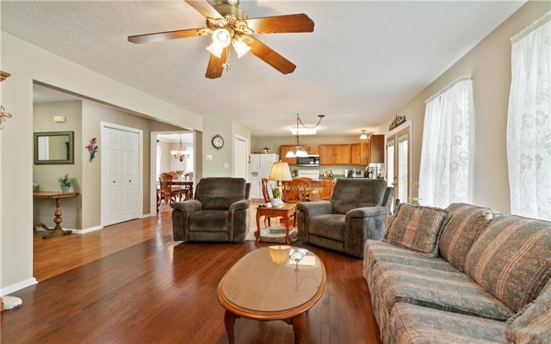 348 Treetop Dr, Canonsburg, 15317, 3 Bedrooms Bedrooms, 9 Rooms Rooms,2.1 BathroomsBathrooms,Residential,For Sale,Treetop Dr,1699877