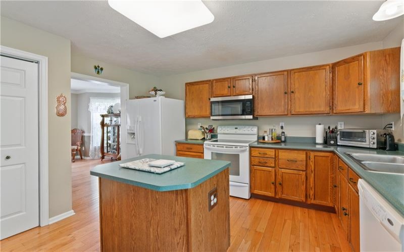 348 Treetop Dr, Canonsburg, 15317, 3 Bedrooms Bedrooms, 9 Rooms Rooms,2.1 BathroomsBathrooms,Residential,For Sale,Treetop Dr,1699877