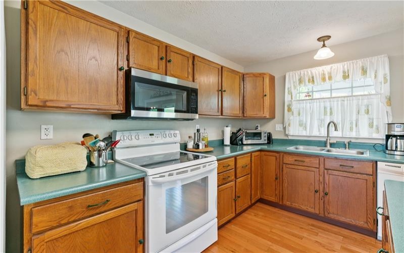 348 Treetop Dr, Canonsburg, 15317, 3 Bedrooms Bedrooms, 9 Rooms Rooms,2.1 BathroomsBathrooms,Residential,For Sale,Treetop Dr,1699877