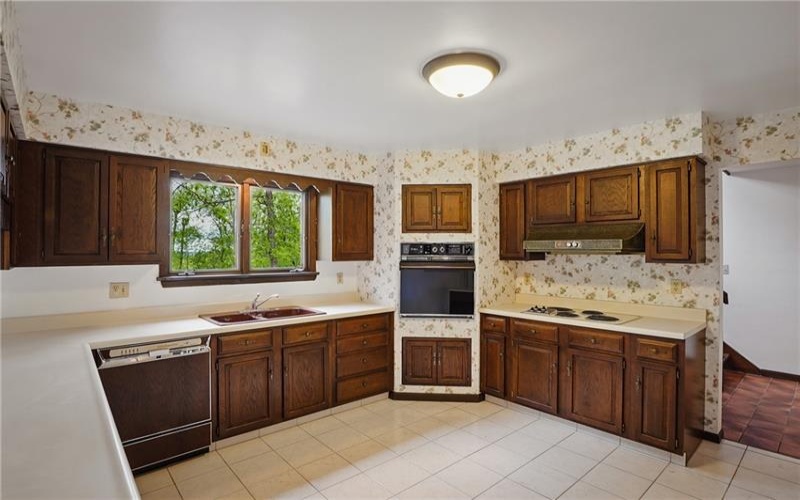 94 Nancy Ln, Canonsburg, 15317, 4 Bedrooms Bedrooms, 12 Rooms Rooms,2.1 BathroomsBathrooms,Residential,For Sale,Nancy Ln,1699883