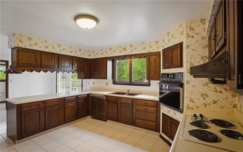 94 Nancy Ln, Canonsburg, 15317, 4 Bedrooms Bedrooms, 12 Rooms Rooms,2.1 BathroomsBathrooms,Residential,For Sale,Nancy Ln,1699883