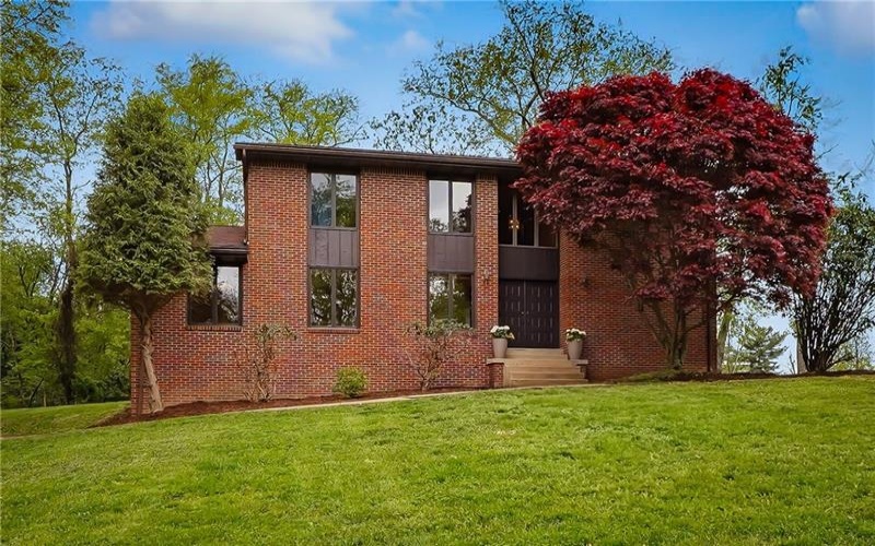 94 Nancy Ln, Canonsburg, 15317, 4 Bedrooms Bedrooms, 12 Rooms Rooms,2.1 BathroomsBathrooms,Residential,For Sale,Nancy Ln,1699883
