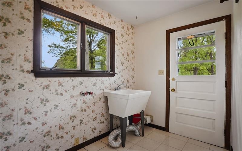 94 Nancy Ln, Canonsburg, 15317, 4 Bedrooms Bedrooms, 12 Rooms Rooms,2.1 BathroomsBathrooms,Residential,For Sale,Nancy Ln,1699883