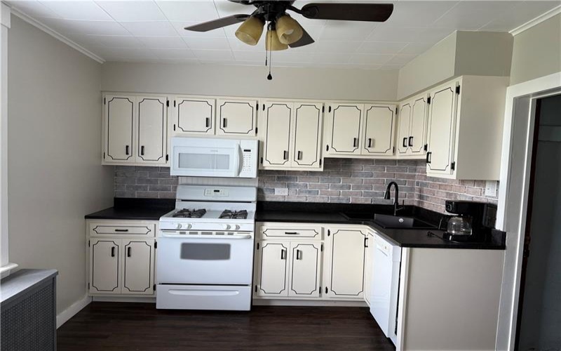 206 Wilson Avenue, Belle Vernon, 15012, 2 Bedrooms Bedrooms, 7 Rooms Rooms,2 BathroomsBathrooms,Residential,For Sale,Wilson Avenue,1700050