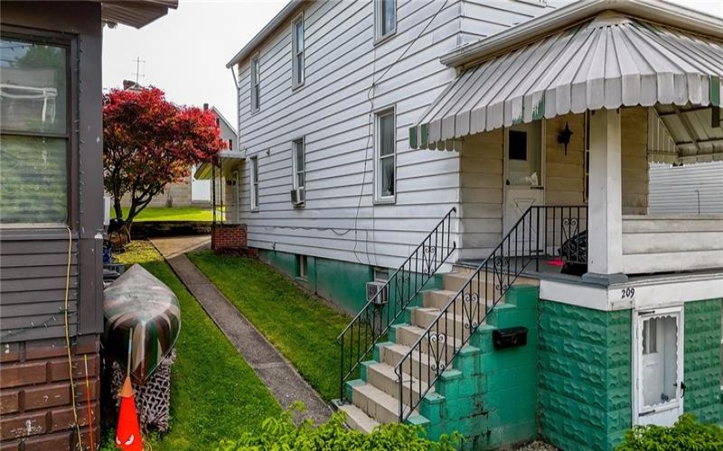 209 Crest Ave, Charleroi, 15022, 2 Bedrooms Bedrooms, 6 Rooms Rooms,1.2 BathroomsBathrooms,Residential,For Sale,Crest Ave,1700182