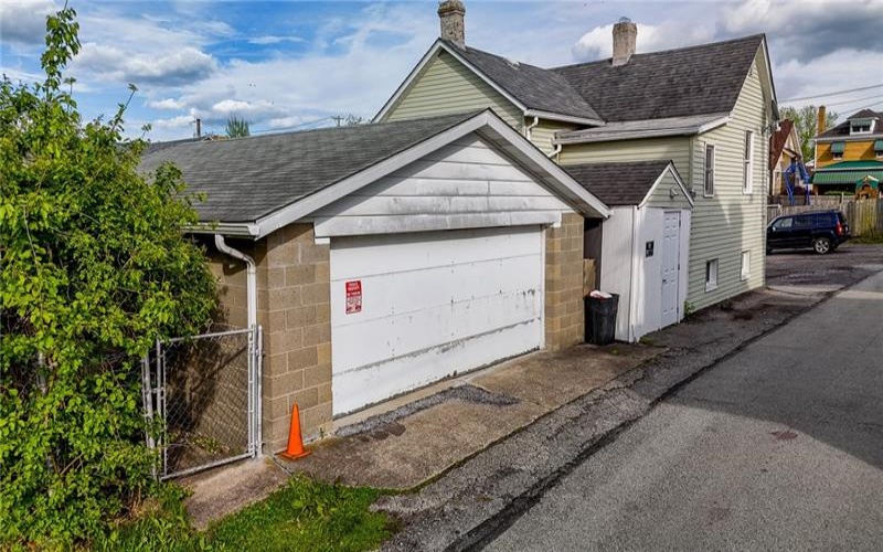 209 Crest Ave, Charleroi, 15022, 2 Bedrooms Bedrooms, 6 Rooms Rooms,1.2 BathroomsBathrooms,Residential,For Sale,Crest Ave,1700182