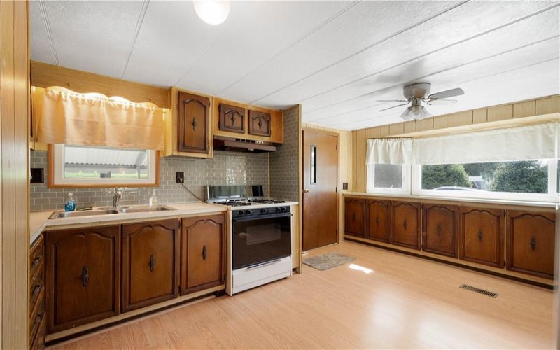 269 Rainey Road, Eighty Four, 15330, 2 Bedrooms Bedrooms, 5 Rooms Rooms,1 BathroomBathrooms,Residential,For Sale,Rainey Road,1700210