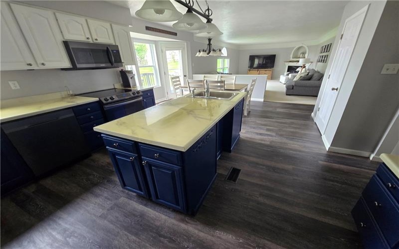 1340 Morgan Cir, Canonsburg, 15317, 4 Bedrooms Bedrooms, 10 Rooms Rooms,2.2 BathroomsBathrooms,Residential,For Sale,Morgan Cir,1700251