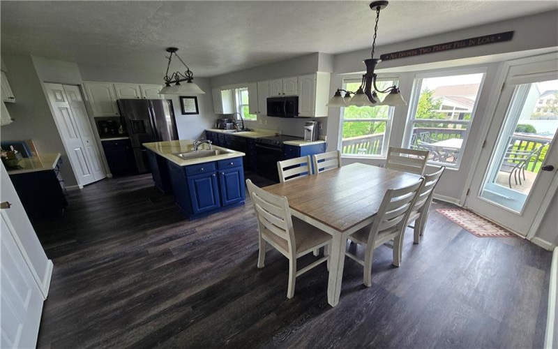 1340 Morgan Cir, Canonsburg, 15317, 4 Bedrooms Bedrooms, 10 Rooms Rooms,2.2 BathroomsBathrooms,Residential,For Sale,Morgan Cir,1700251