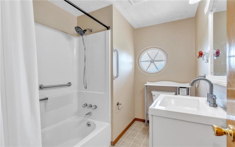 535 Hickory Dr, Greensburg, 15601, 3 Bedrooms Bedrooms, 7 Rooms Rooms,2 BathroomsBathrooms,Residential,For Sale,Hickory Dr,1700273