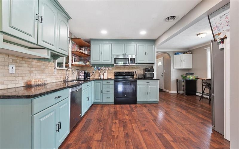 10 Chestnut Lane, Finleyville, 15332, 6 Bedrooms Bedrooms, 14 Rooms Rooms,3.1 BathroomsBathrooms,Residential,For Sale,Chestnut Lane,1700276