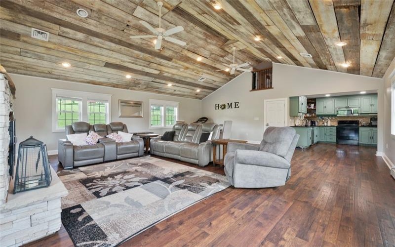 10 Chestnut Lane, Finleyville, 15332, 6 Bedrooms Bedrooms, 14 Rooms Rooms,3.1 BathroomsBathrooms,Residential,For Sale,Chestnut Lane,1700276