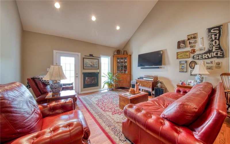 1098 Bayberry Dr, Canonsburg, 15317, 4 Bedrooms Bedrooms, 12 Rooms Rooms,2.2 BathroomsBathrooms,Residential,For Sale,Bayberry Dr,1699894