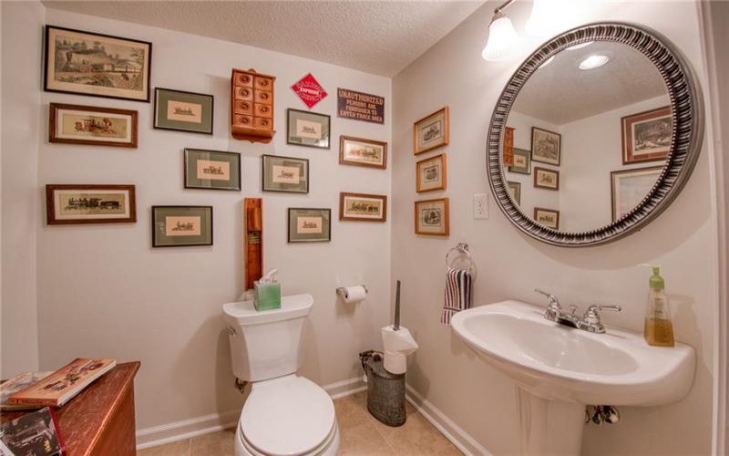 1098 Bayberry Dr, Canonsburg, 15317, 4 Bedrooms Bedrooms, 12 Rooms Rooms,2.2 BathroomsBathrooms,Residential,For Sale,Bayberry Dr,1699894