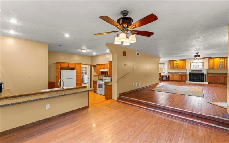 128 Evergreen Dr, Canonsburg, 15317, 2 Bedrooms Bedrooms, 8 Rooms Rooms,1.1 BathroomsBathrooms,Residential,For Sale,Evergreen Dr,1699970