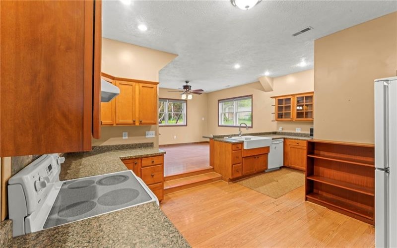128 Evergreen Dr, Canonsburg, 15317, 2 Bedrooms Bedrooms, 8 Rooms Rooms,1.1 BathroomsBathrooms,Residential,For Sale,Evergreen Dr,1699970