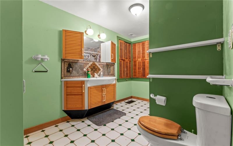 128 Evergreen Dr, Canonsburg, 15317, 2 Bedrooms Bedrooms, 8 Rooms Rooms,1.1 BathroomsBathrooms,Residential,For Sale,Evergreen Dr,1699970